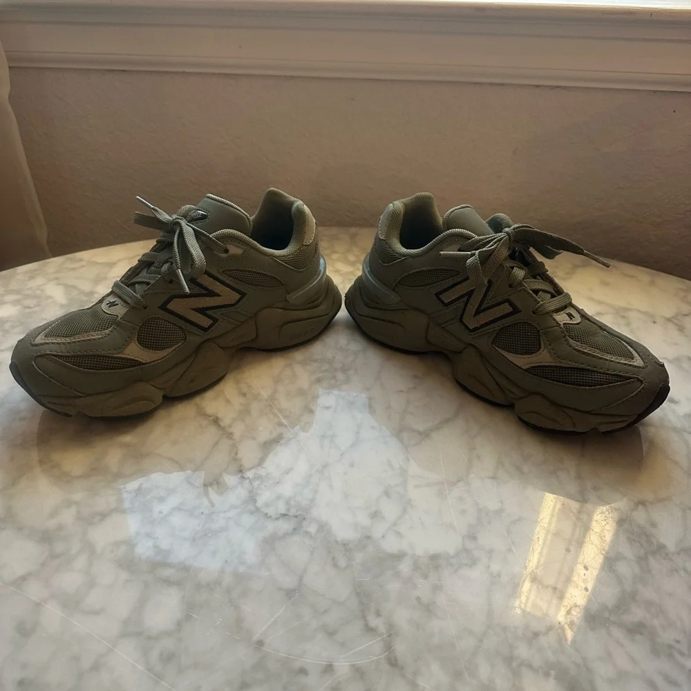 New Balance Olive Green 9060 Athletic Shoes Size 3 (35 EU) - Picture 4 of 8